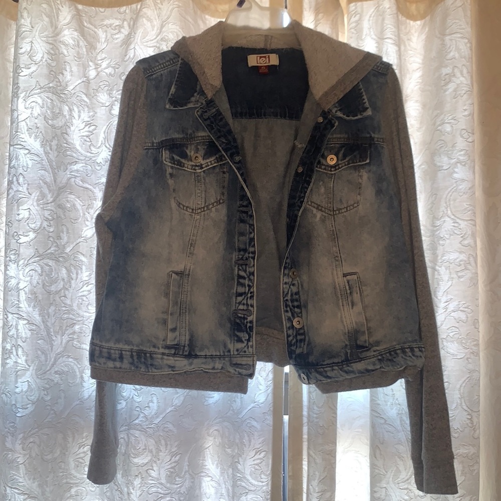 Jean jacket with sweater hood and arm